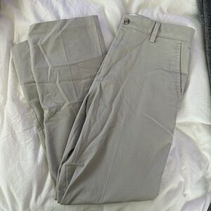 Dockers Men's Light Gray Chinos